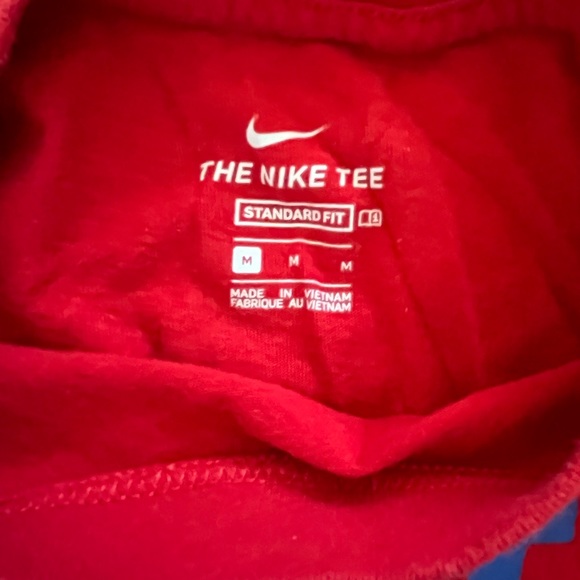 Boys Nike shirt medium - Picture 2 of 2